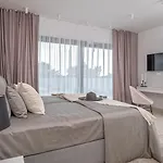 Luxury Indigo With Swimming Pool, Sauna And Jacuzzi In Kanica - Rogoznica וילה *
