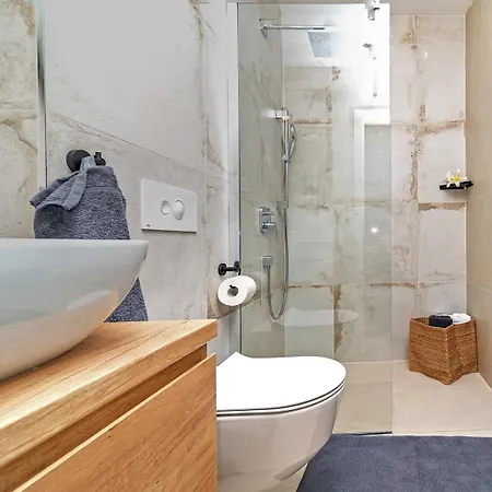 Luxury Indigo With Swimming Pool, Sauna And Jacuzzi In Kanica - Rogoznica Villa *